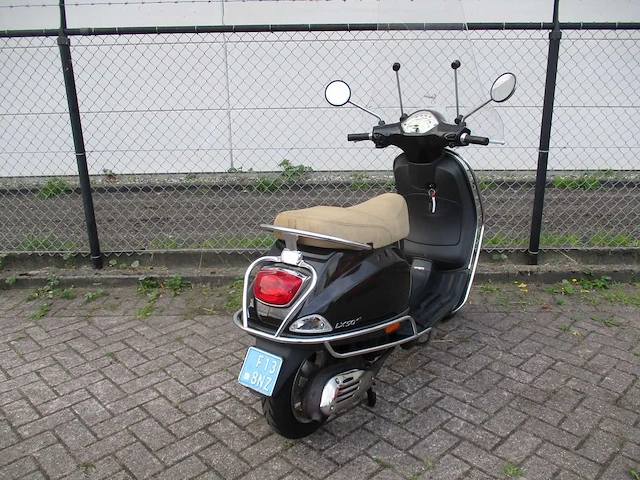 Vespa - snorscooter - lx 50 4t - scooter - afbeelding 9 van  11