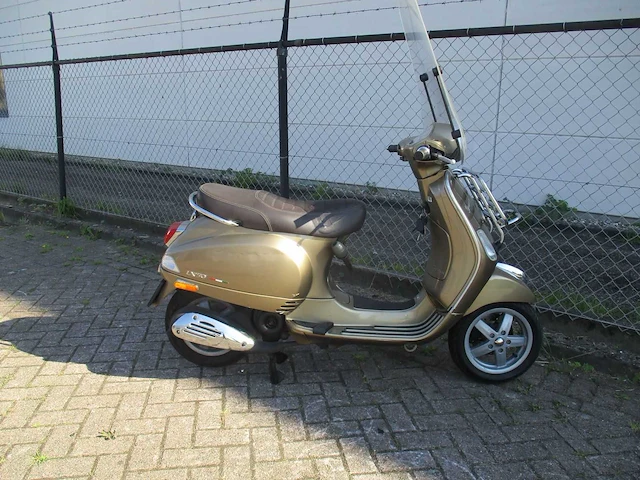 Vespa - snorscooter - lx 50 gold touring 4t - scooter - afbeelding 8 van  11
