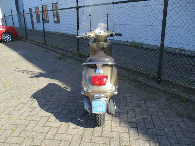 Vespa - snorscooter - lx 50 gold touring 4t - scooter - afbeelding 10 van  11