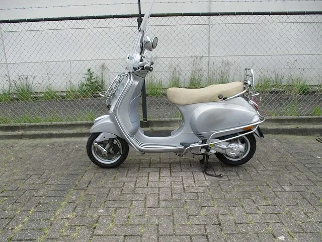 Vespa - snorscooter - lx 50 touring 4t - scooter - afbeelding 1 van  11