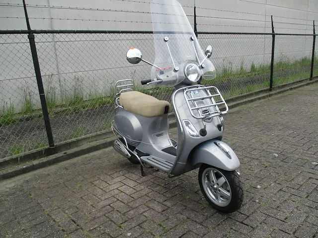 Vespa - snorscooter - lx 50 touring 4t - scooter - afbeelding 7 van  11