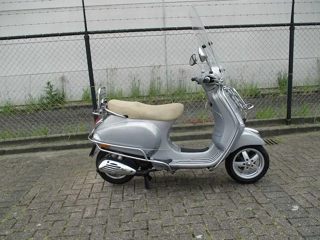 Vespa - snorscooter - lx 50 touring 4t - scooter - afbeelding 8 van  11