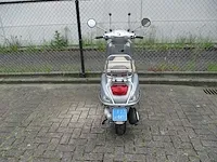 Vespa - snorscooter - lx 50 touring 4t - scooter - afbeelding 10 van  11