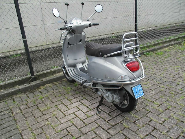 Vespa - snorscooter - lx 50 touring 4t - scooter - afbeelding 2 van  11
