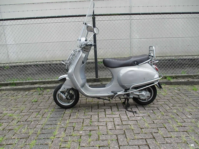 Vespa - snorscooter - lx 50 touring 4t - scooter - afbeelding 1 van  11
