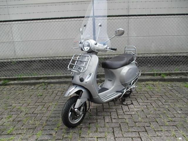 Vespa - snorscooter - lx 50 touring 4t - scooter - afbeelding 4 van  11