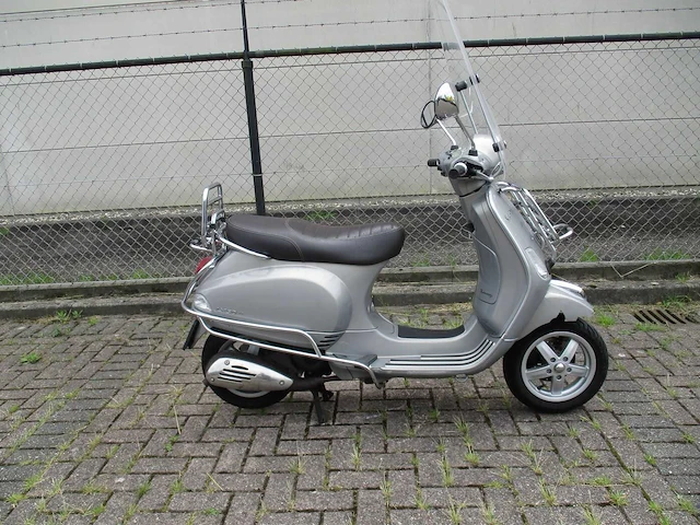 Vespa - snorscooter - lx 50 touring 4t - scooter - afbeelding 8 van  11
