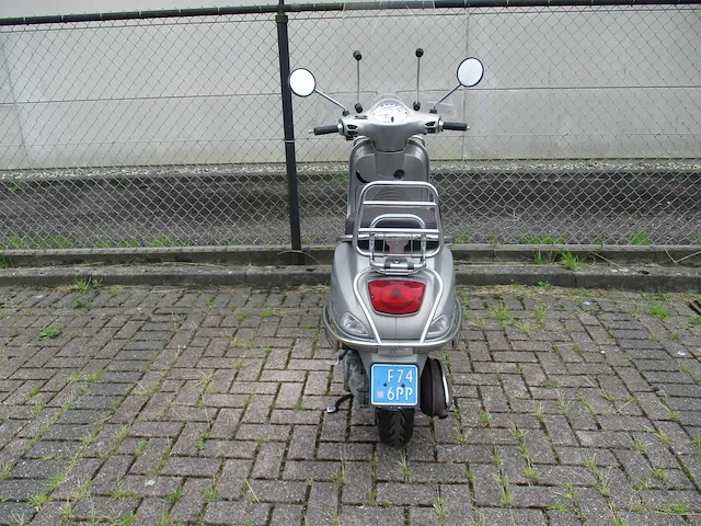 Vespa - snorscooter - lx 50 touring 4t - scooter - afbeelding 10 van  11