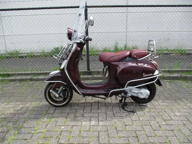 Vespa - snorscooter - lxv 50 vie della moda 4t - scooter - afbeelding 1 van  9