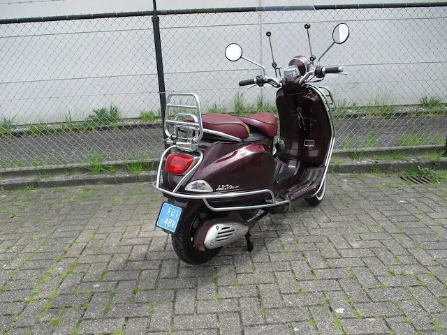 Vespa - snorscooter - lxv 50 vie della moda 4t - scooter - afbeelding 6 van  9