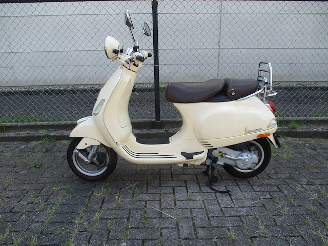 Vespa - snorscooter - lxv sienna 4t - scooter - afbeelding 1 van  11