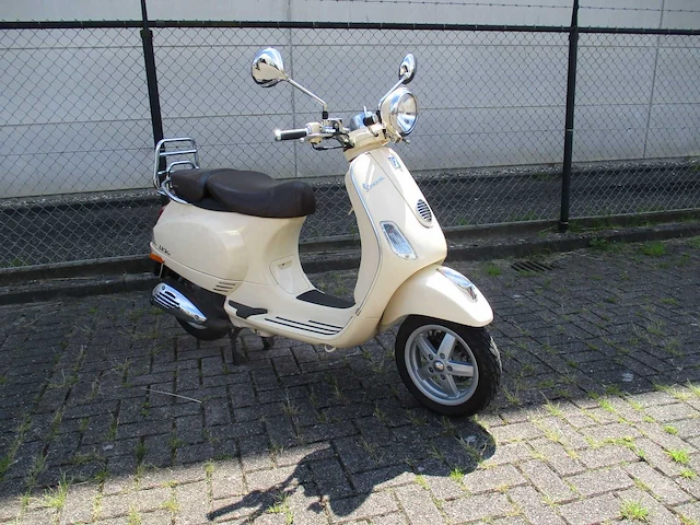 Vespa - snorscooter - lxv sienna 4t - scooter - afbeelding 7 van  11