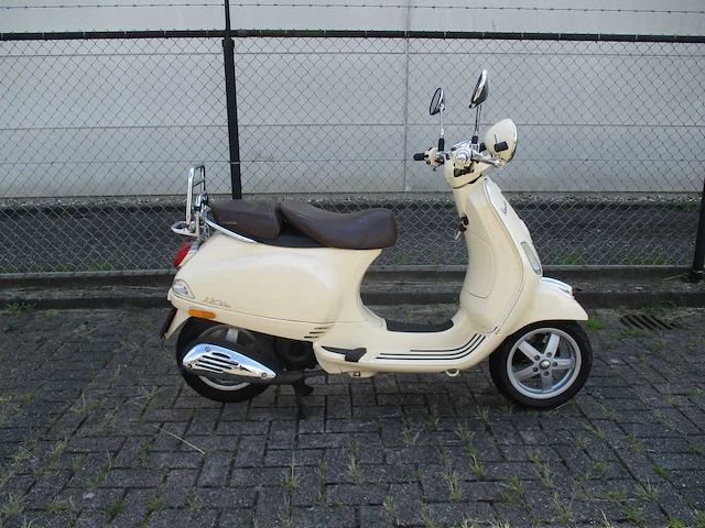 Vespa - snorscooter - lxv sienna 4t - scooter - afbeelding 8 van  11