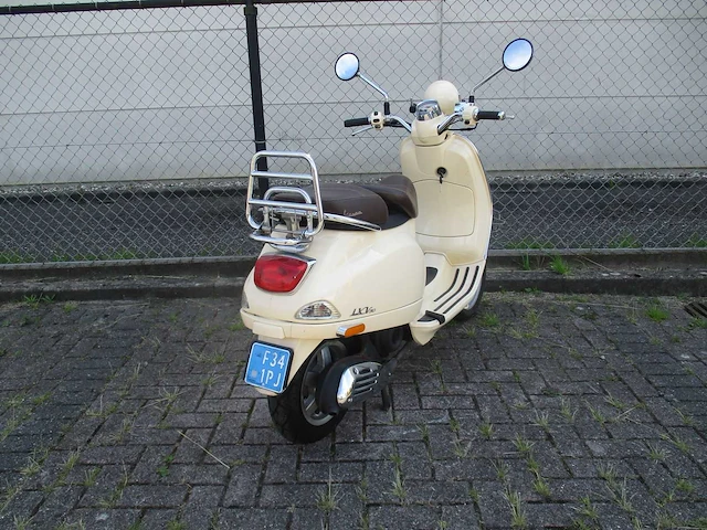 Vespa - snorscooter - lxv sienna 4t - scooter - afbeelding 9 van  11
