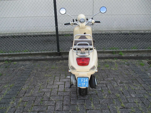 Vespa - snorscooter - lxv sienna 4t - scooter - afbeelding 10 van  11