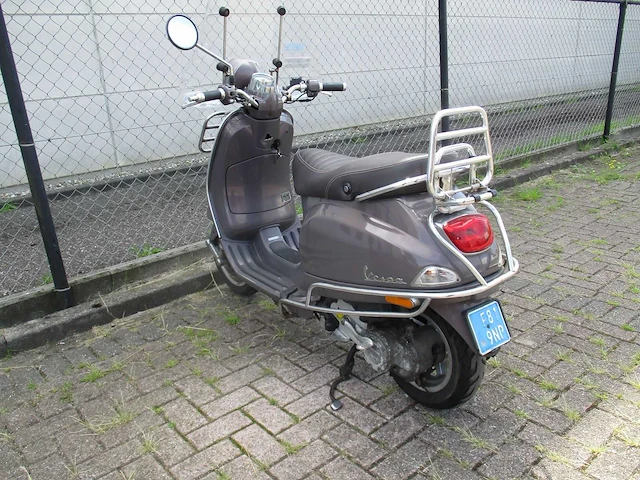 Vespa - snorscooter - lxv vie della moda 4t - scooter - afbeelding 3 van  12