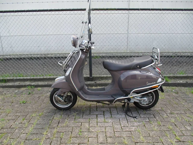Vespa - snorscooter - lxv vie della moda 4t - scooter - afbeelding 1 van  12