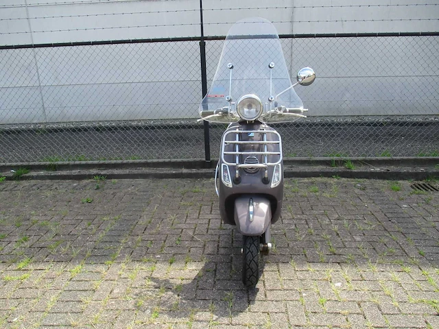 Vespa - snorscooter - lxv vie della moda 4t - scooter - afbeelding 6 van  12