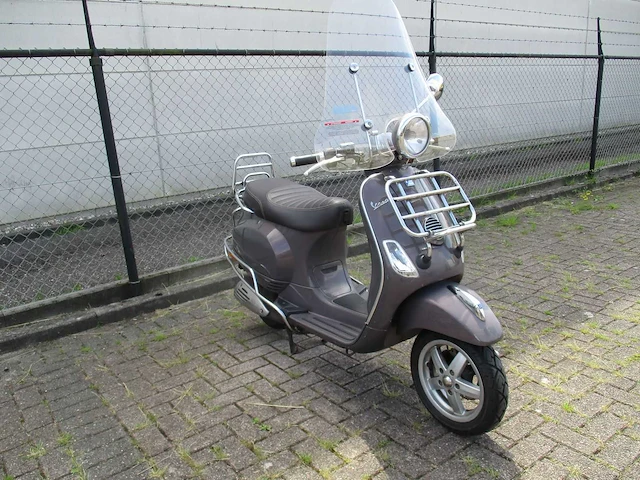 Vespa - snorscooter - lxv vie della moda 4t - scooter - afbeelding 8 van  12