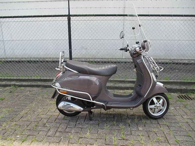 Vespa - snorscooter - lxv vie della moda 4t - scooter - afbeelding 9 van  12
