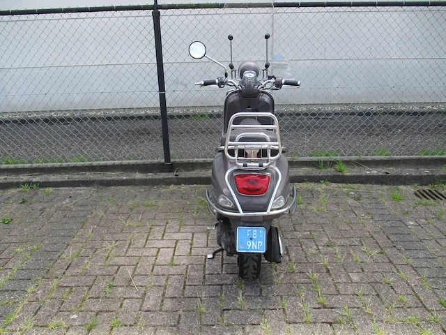Vespa - snorscooter - lxv vie della moda 4t - scooter - afbeelding 12 van  12
