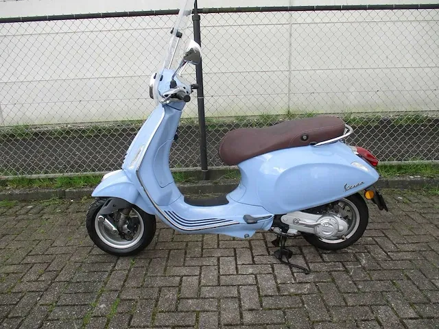 Vespa - snorscooter - primavera 4t - scooter - afbeelding 1 van  12