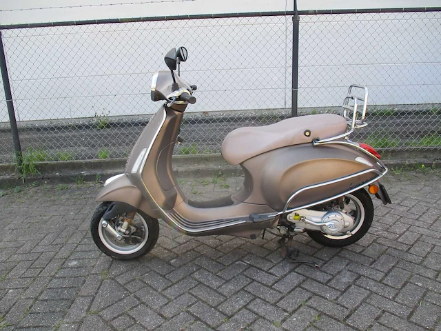 Vespa - snorscooter - primavera 4t - scooter - afbeelding 1 van  11