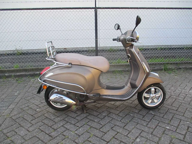 Vespa - snorscooter - primavera 4t - scooter - afbeelding 8 van  11