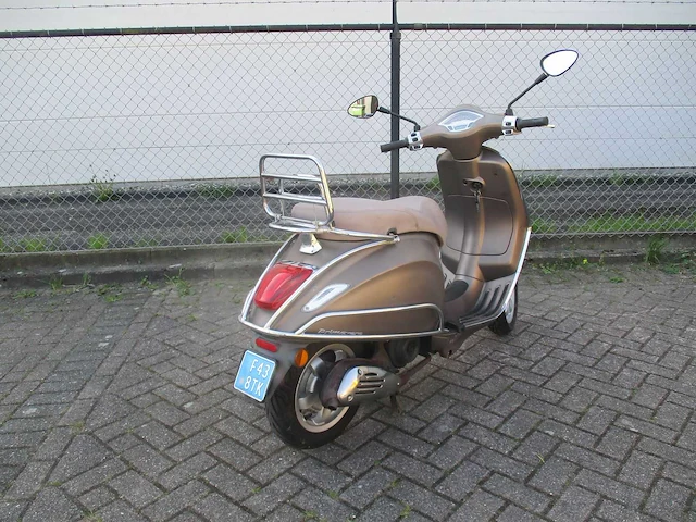 Vespa - snorscooter - primavera 4t - scooter - afbeelding 9 van  11