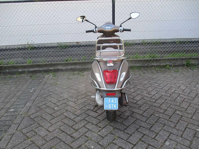 Vespa - snorscooter - primavera 4t - scooter - afbeelding 10 van  11