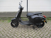 Vespa - snorscooter - primavera 4t - scooter - afbeelding 1 van  11
