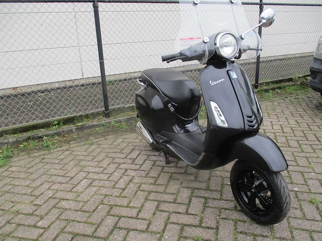 Vespa - snorscooter - primavera 4t - scooter - afbeelding 7 van  11