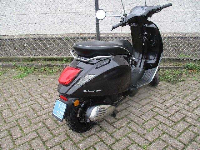 Vespa - snorscooter - primavera 4t - scooter - afbeelding 9 van  11