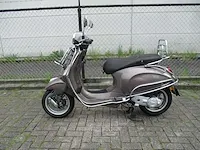 Vespa - snorscooter - primavera touring 4t injectie - scooter - afbeelding 1 van  11