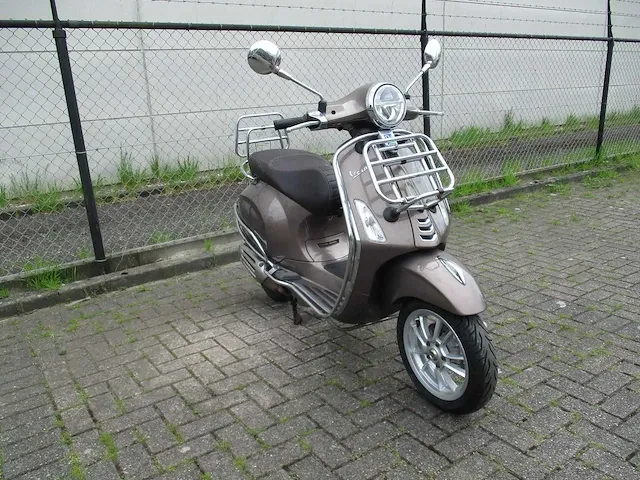 Vespa - snorscooter - primavera touring 4t injectie - scooter - afbeelding 7 van  11