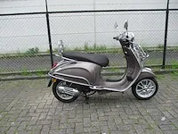 Vespa - snorscooter - primavera touring 4t injectie - scooter - afbeelding 8 van  11