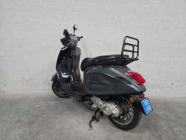 Vespa - snorscooter - sprint 4t - 25km uitvoering dgp06b - afbeelding 6 van  8