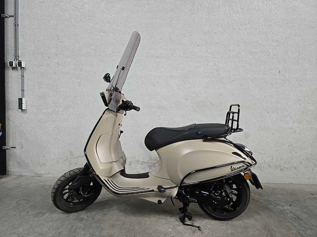 Vespa - snorscooter - sprint 4t - 25km uitvoering dgx32g - schade - - afbeelding 1 van  7
