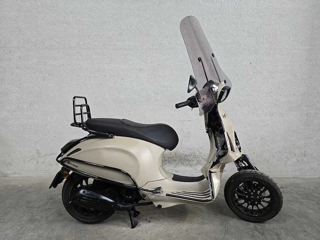 Vespa - snorscooter - sprint 4t - 25km uitvoering dgx32g - schade - - afbeelding 2 van  7