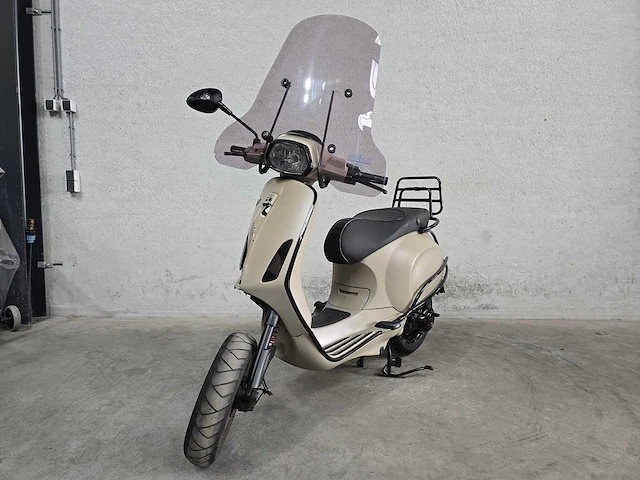 Vespa - snorscooter - sprint 4t - 25km uitvoering dgx32g - schade - - afbeelding 3 van  7