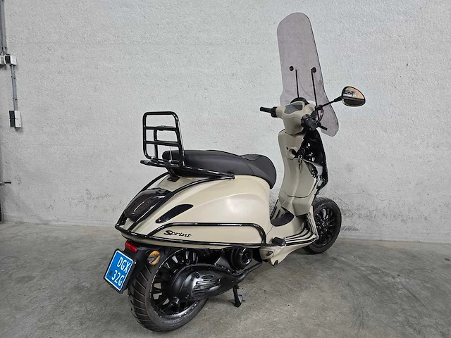 Vespa - snorscooter - sprint 4t - 25km uitvoering dgx32g - schade - - afbeelding 5 van  7