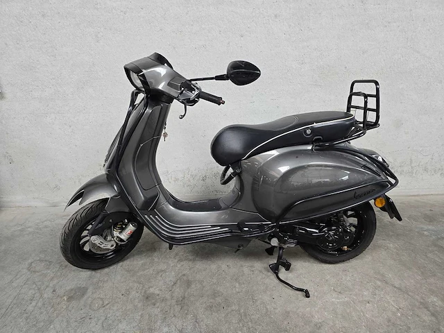 Vespa - snorscooter - sprint 4t - 25km uitvoering dhz96b - afbeelding 1 van  7