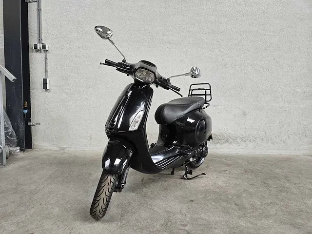 Vespa - snorscooter - sprint 4t - 25km uitvoering - afbeelding 3 van  6