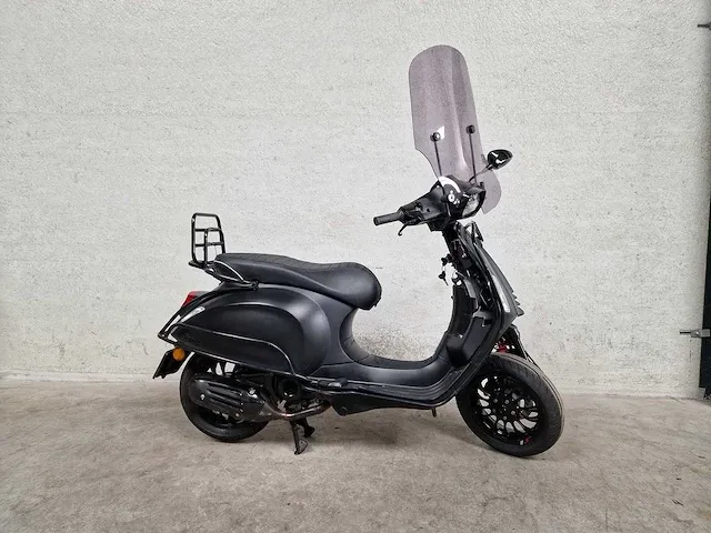 Vespa - snorscooter - sprint 4t - 25km uitvoering - afbeelding 1 van  6