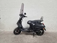 Vespa - snorscooter - sprint 4t - 25km uitvoering - afbeelding 2 van  6