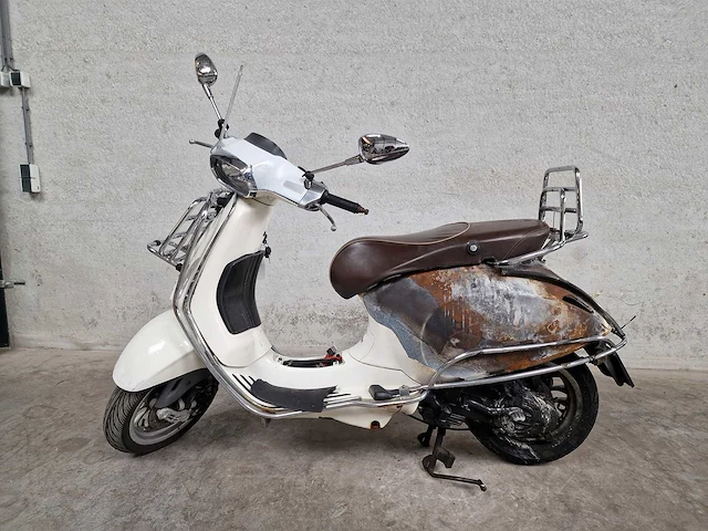 Vespa - snorscooter - sprint 4t - 4t 25km uitvoering dfd95k - afbeelding 1 van  8
