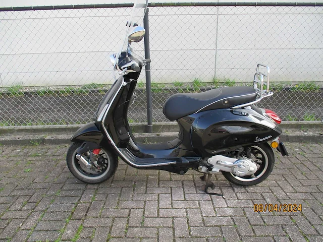 Vespa - snorscooter - sprint 4t - scooter - afbeelding 1 van  11