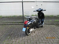 Vespa - snorscooter - sprint 4t - scooter - afbeelding 9 van  11