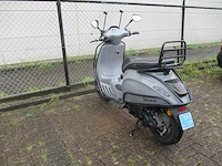 Vespa - snorscooter - sprint 4t - scooter - afbeelding 2 van  11