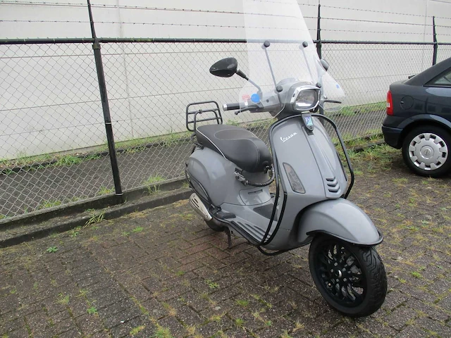 Vespa - snorscooter - sprint 4t - scooter - afbeelding 7 van  11